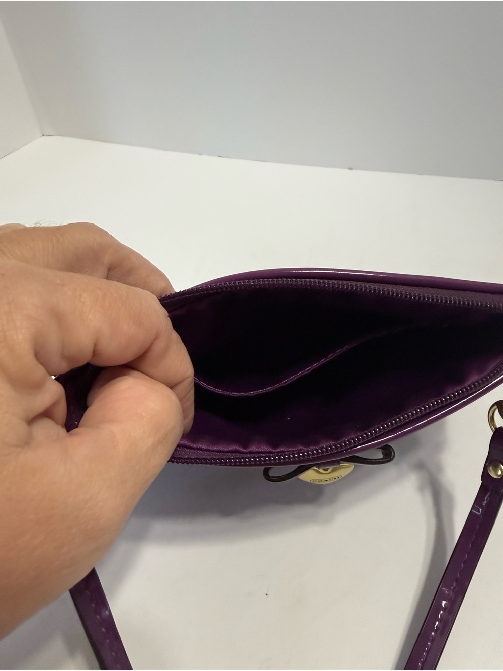 Coach Purple Patent Signature Wristlet with Gold Heart Charm, Lots Of Room! Cute - Picture 8 of 11